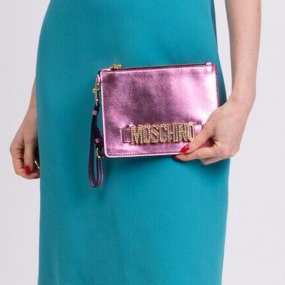 MOSCHINO Logo-Plaque Leather Clutch - Picture 14 of 16